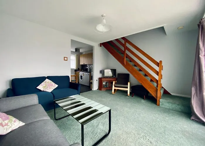 Charming Spacious 3-Bedroom Beach Holiday House, Norfolk